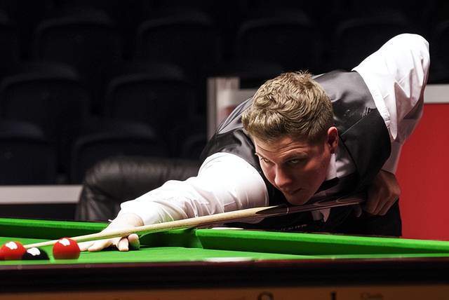 他的表现仍 他的表现仍