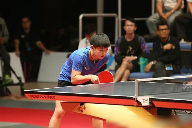 浓眉三人的 浓眉三人的