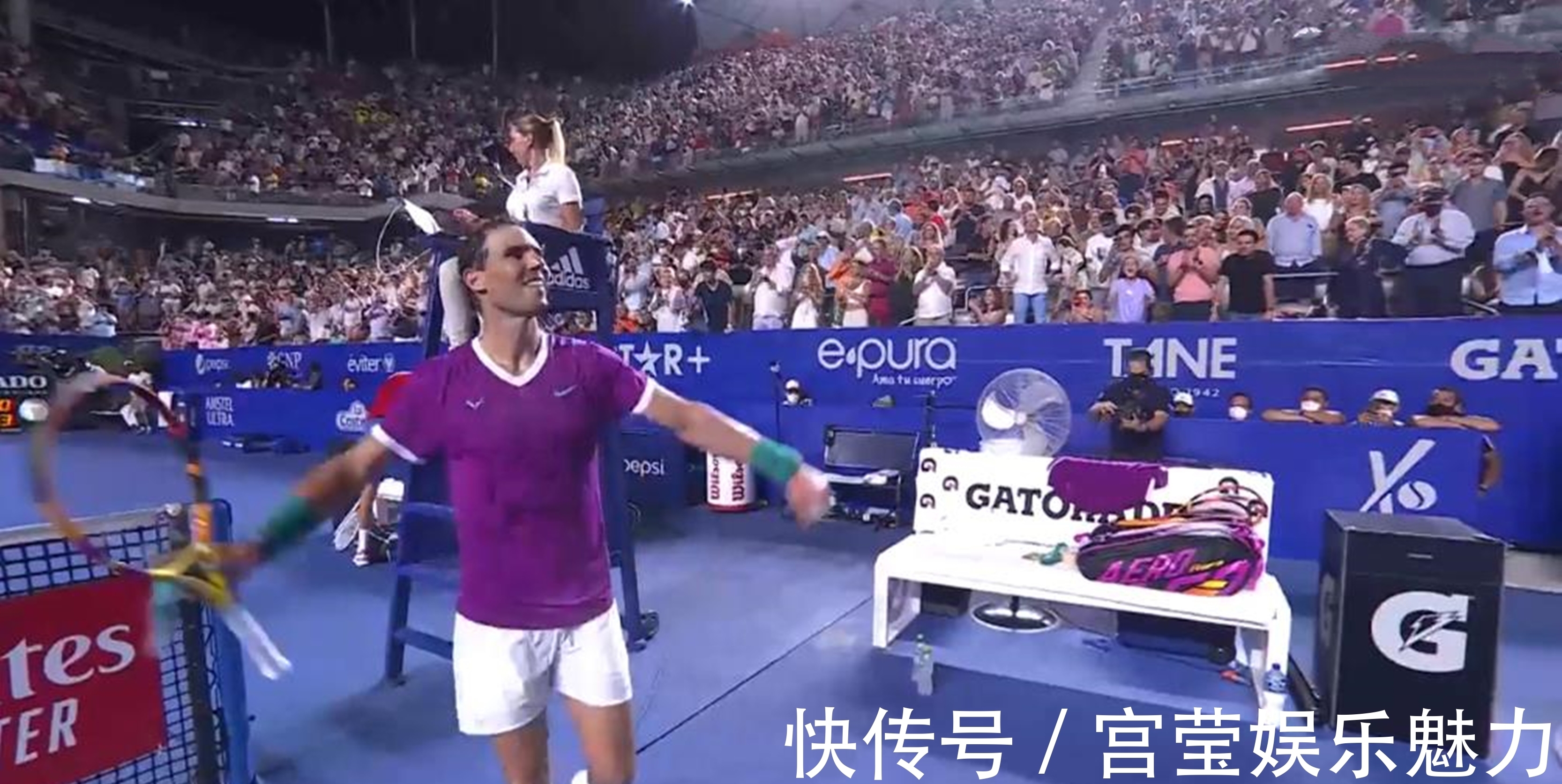 她在中路接 她在中路接